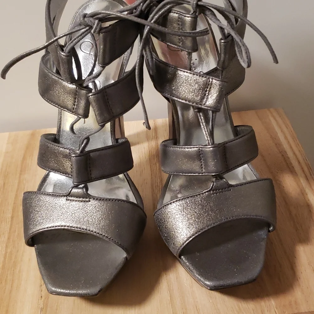 Jessica Simpson Y2K Scille Pewter Leather Lace Up Sandals